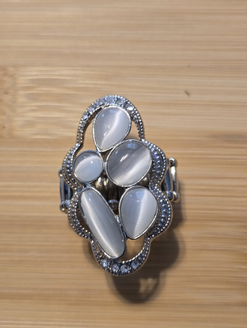 🤍😻Wraparound Radiance White Ring Silver Cat’s Eye Cluster Stretch